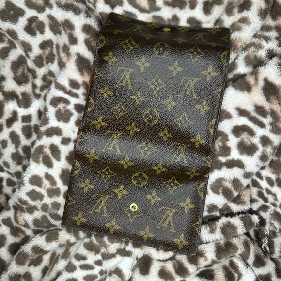 Authentic Louis Vuitton monogram wallet - Picture 14 of 14